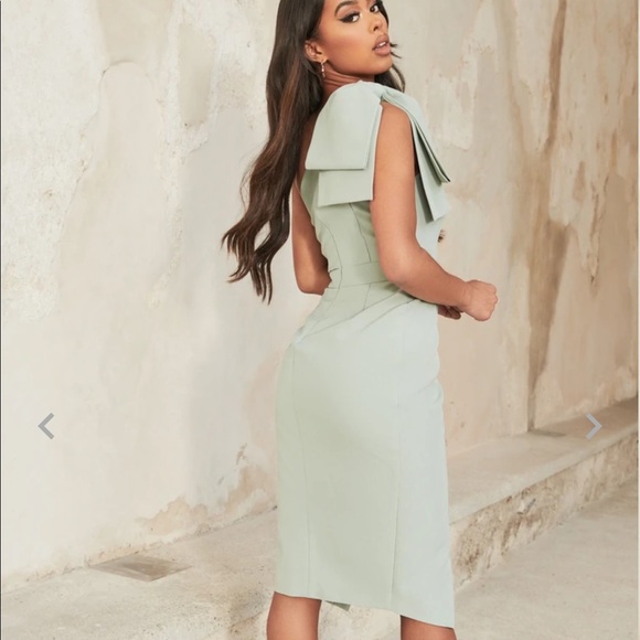 Gorgeous Lavish Alice bow shoulder wrap midi dress in sage green - Picture 4 of 7
